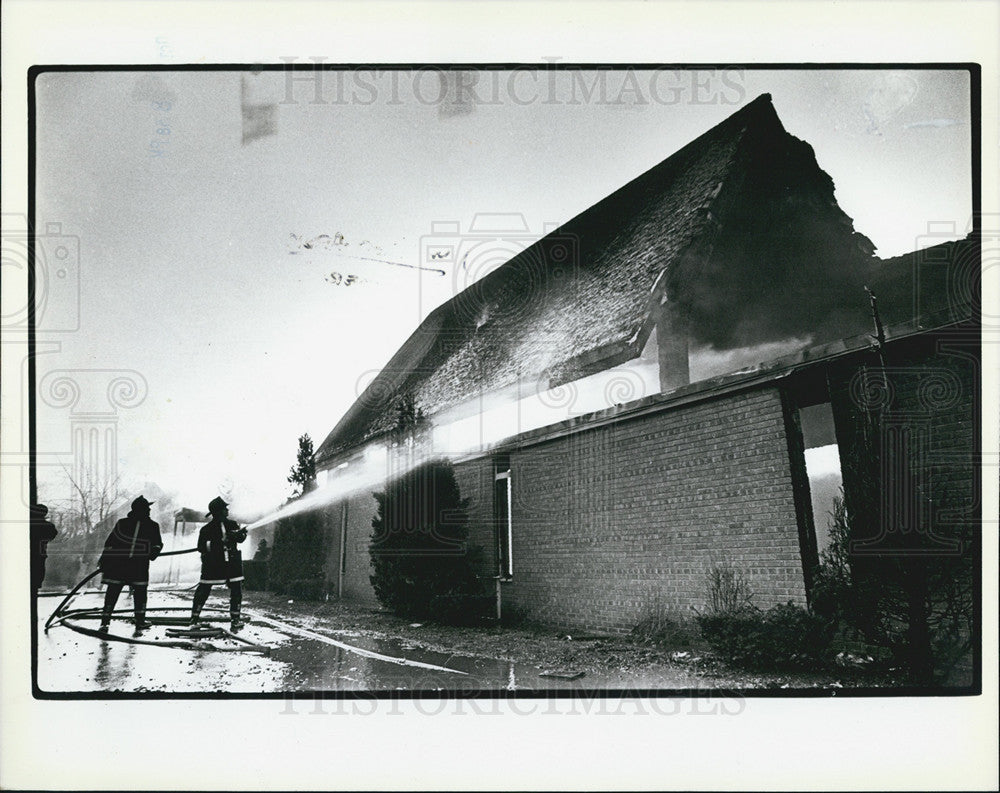 Press Photo First Presbyterian Church Chicago on Fire - Historic Images