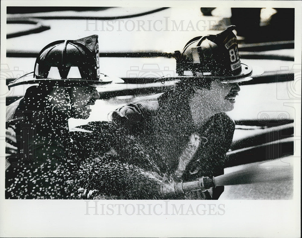 1983 Press Photo Chicago Firefighters Battle Warehouse Blaze - Historic Images