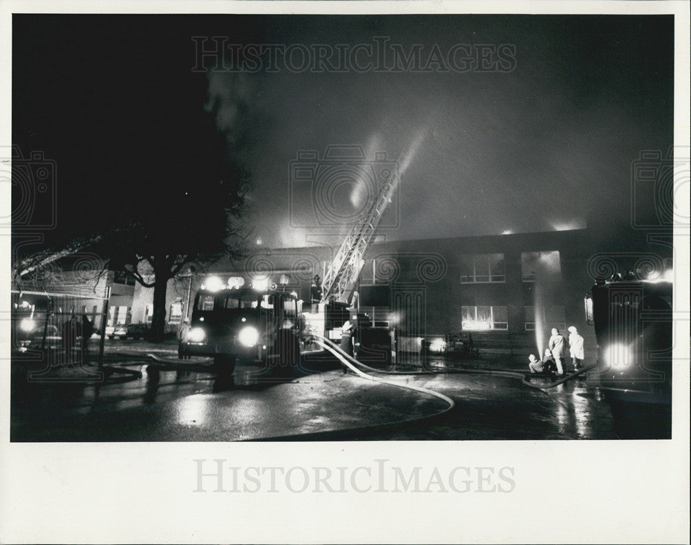 1984 Press Photo School on fire - Historic Images