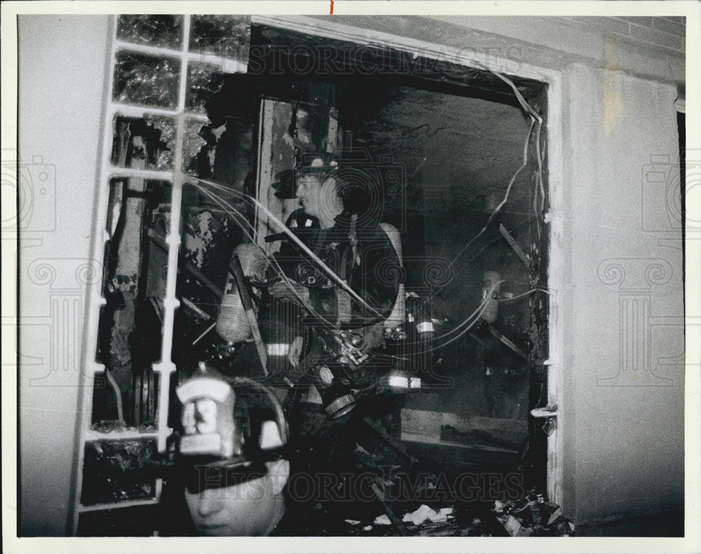 1983 Press Photo Firefighters putting out a fire at a church - Historic Images