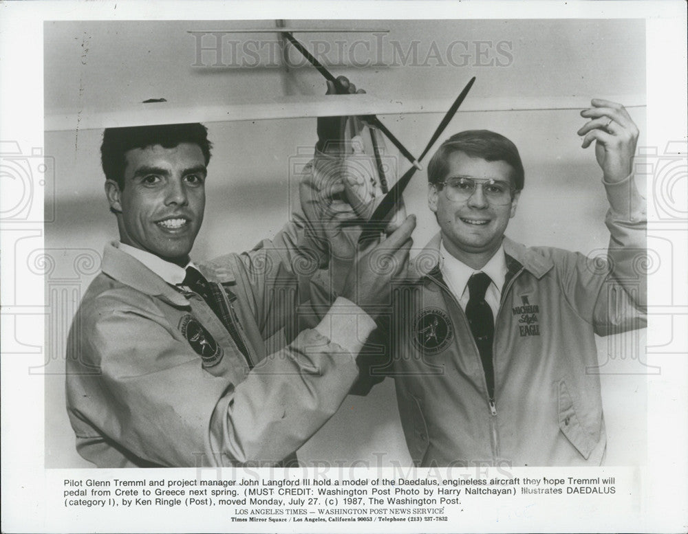 1987 Press Photo pilot Glenn Tremml project manager John Langford model Daedalus - Historic Images