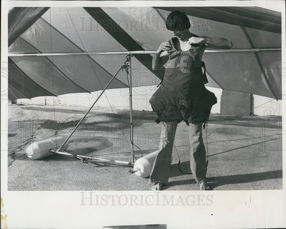 1977 Press Photo glider enthusiasts St. Petersburg Beach Kim Hall - Historic Images