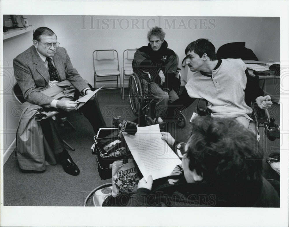 1994 Press Photo Congressman Dan Rostenkowski meets with Chicago ADAPT org. - Historic Images