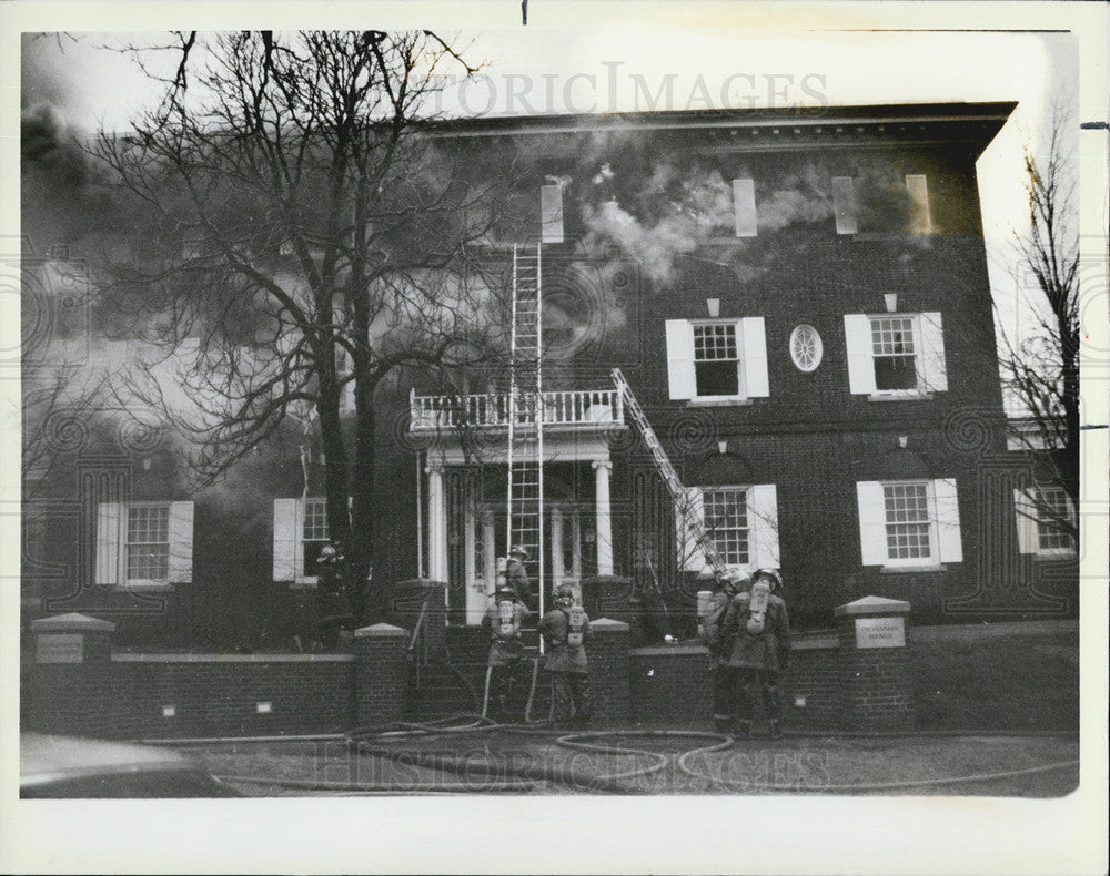 1984 Press Photo Building on fire in Evanston,Ill - Historic Images