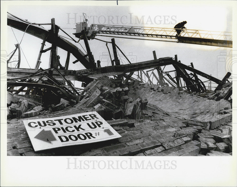 1987 Press Photo Burned remain of a warehouse fire - Historic Images