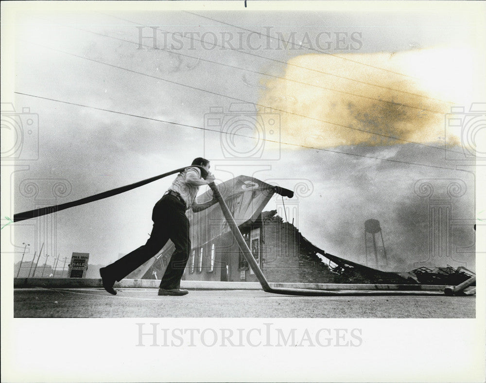 1987 Press Photo Aftermath of a warehose fire at Polk Bros - Historic Images