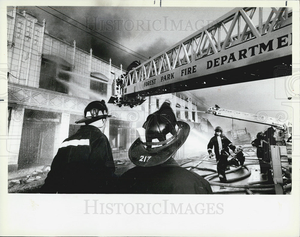 1986 Press Photo Maywood fire destroyed businesses and some homes - Historic Images