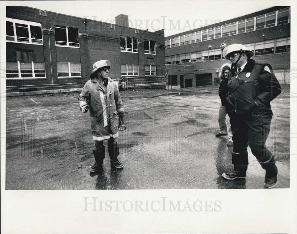 1984 Press Photo Aftermath Of Fire At Warren Township High School Chicago - Historic Images