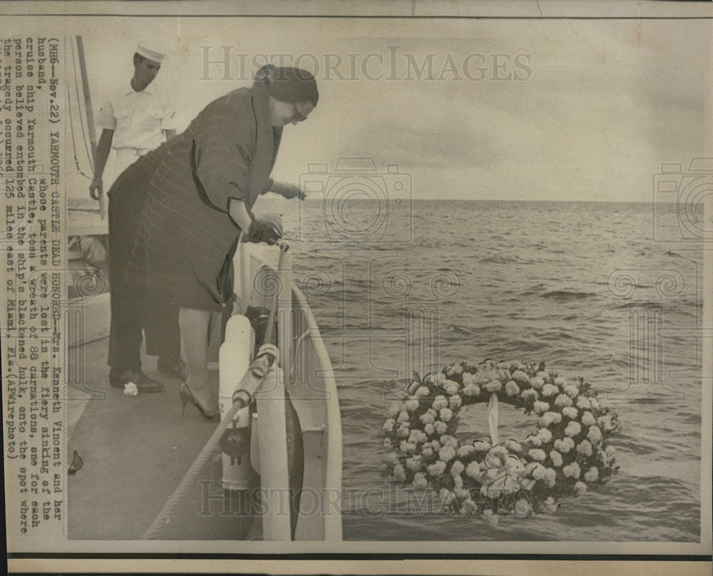 1965 Press Photo Mrs Kenneth Vincent, Yarmouth Castle - Historic Images