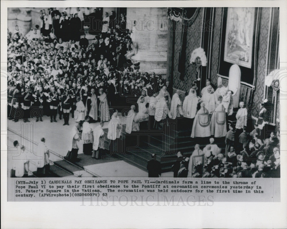 1963 Press Photo Cardinals pay obeisance to Pope Paul VI - Historic Images