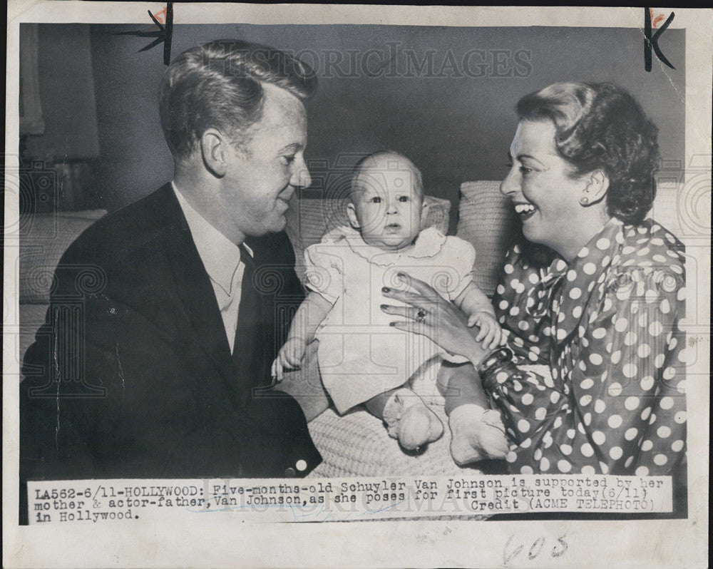 1948 Press Photo Actor Van Johnson  his wife and  daughter - Historic Images