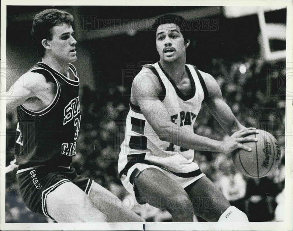 1984 Press Photo Depaul vs S Carolina basketball Ken Patterson vs Brad Jorgenson - Historic Images