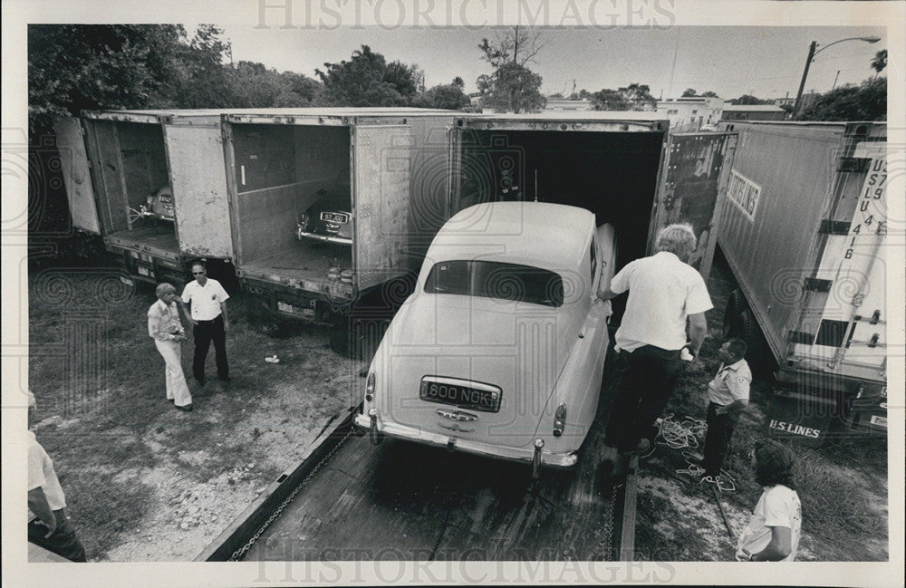 1976 Press Photo Foreign autos coming off a cargo ship - Historic Images