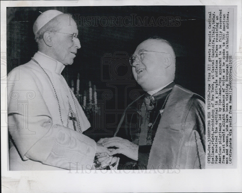 19658 Press Photo Pope Pius XII Greet Francis Cardinal Spellman Archbishop Of NY - Historic Images