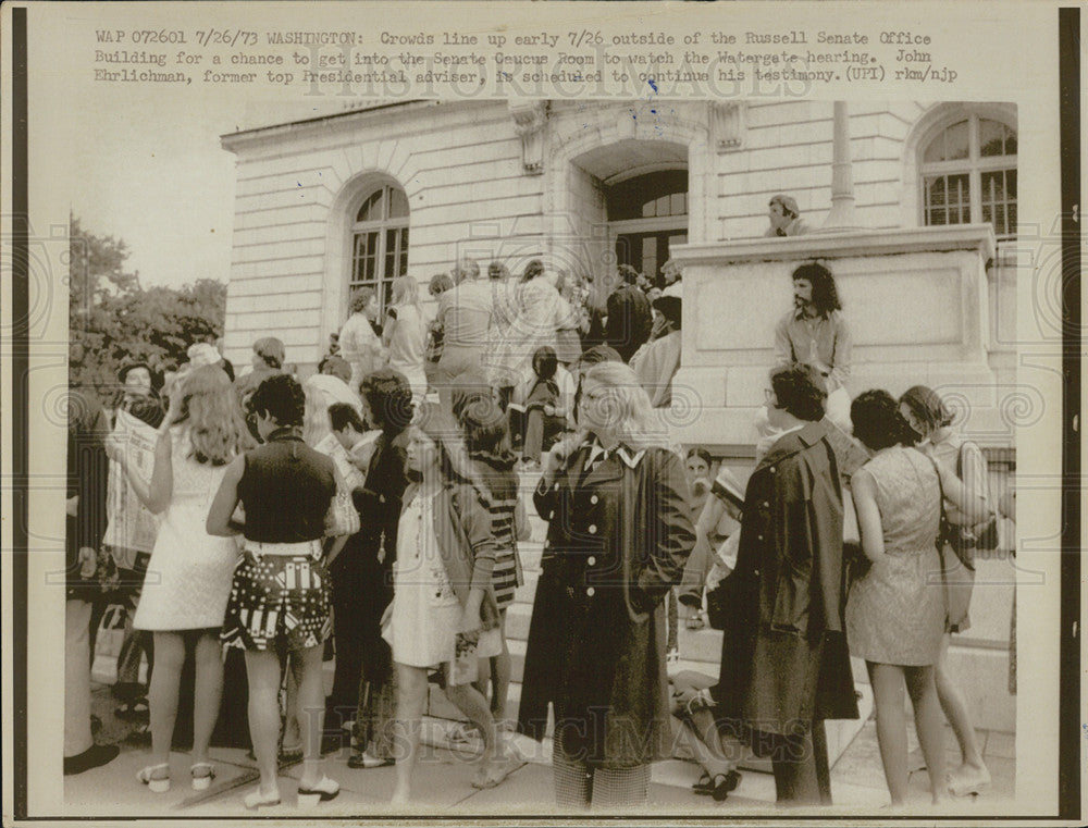 1973 Press Photo Crowds line up outside Russell Senate office at Watergate heari - Historic Images