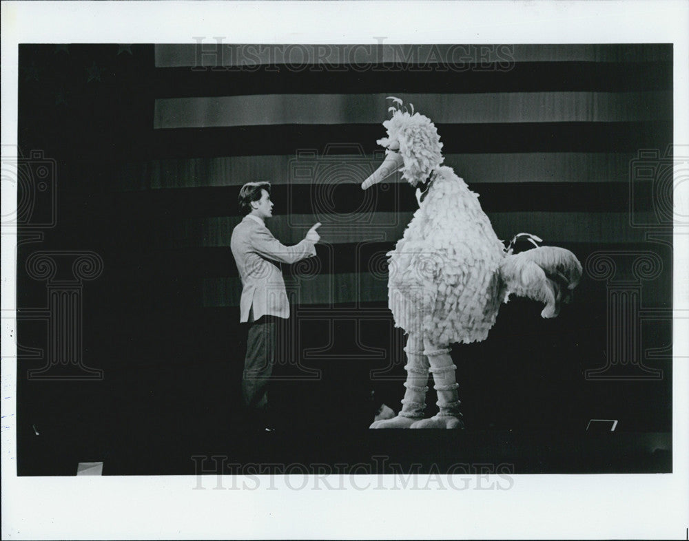 Press Photo I Love Liberty Big Bird and Actor Martin Sheen - Historic Images