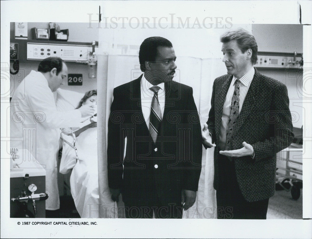 1987 Press Photo Alan Blumenfeld and Ann-Marie Martin in Sledge Hammer - Historic Images