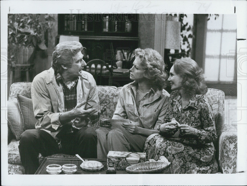 1977 Press Photo &quot;Soap&#39;s&quot; Richard Mulligan, Catheryn Damon, &amp; Katherine Helmond - Historic Images