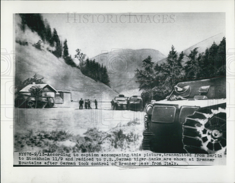 Press Photo German Tanks Shown At Brenner Mountains After Brenner Pass Is Taken - Historic Images