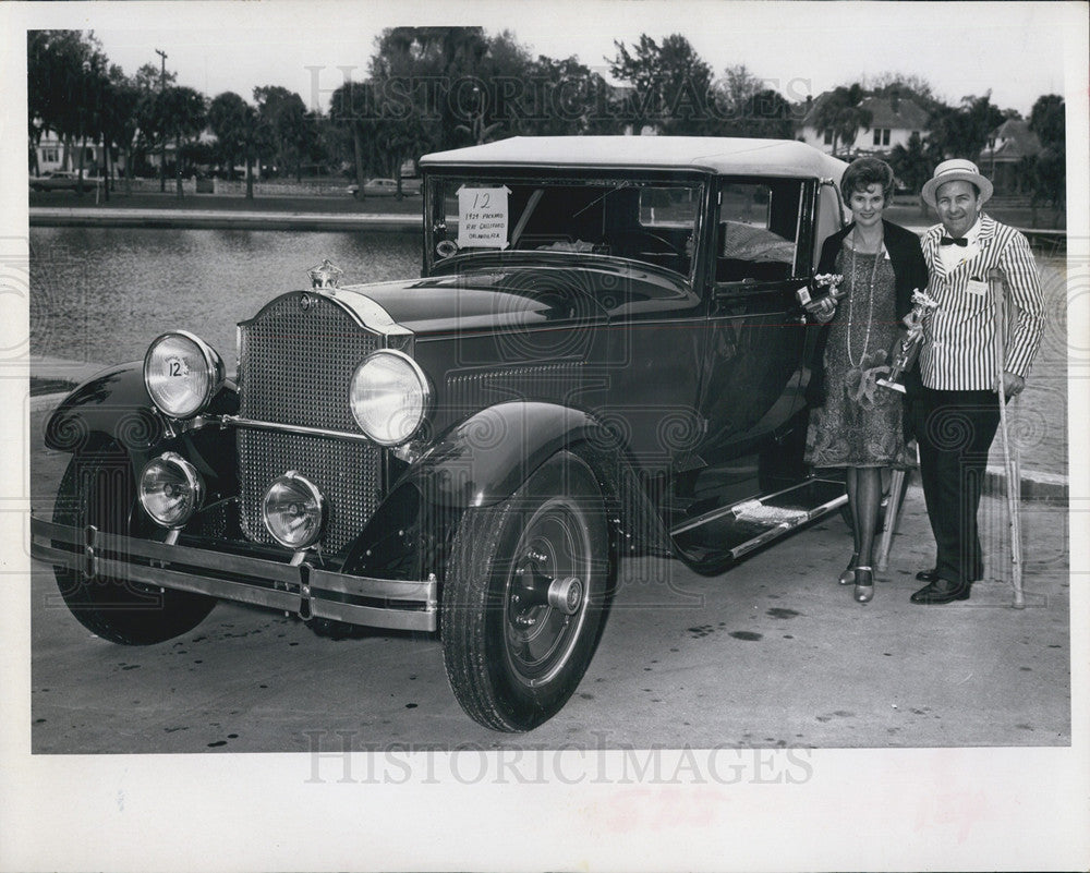 1966Press Photo Mr. &amp; Mrs Ray Galliford with 1929 Packard and two 1st place wins - Historic Images