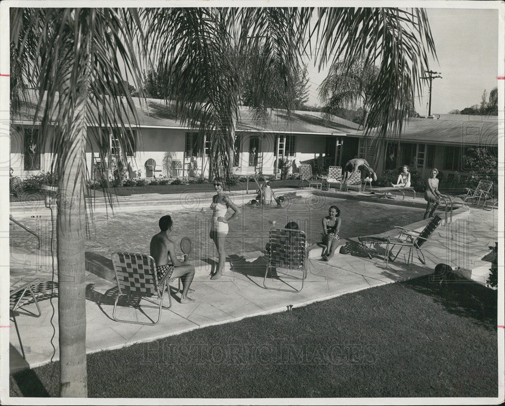 1958 Press Photo Mr &amp; Mrs William Ott at Rainbow Lodge Motel in Tampa Fla - Historic Images