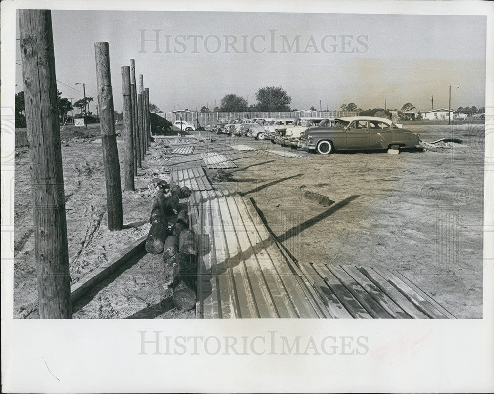 1966 Press Photo Junkyard building ordered stopped by courts - Historic Images