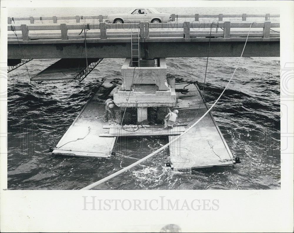 1980 Press Photo Workers are chip away worn Cement and will replace it with new - Historic Images