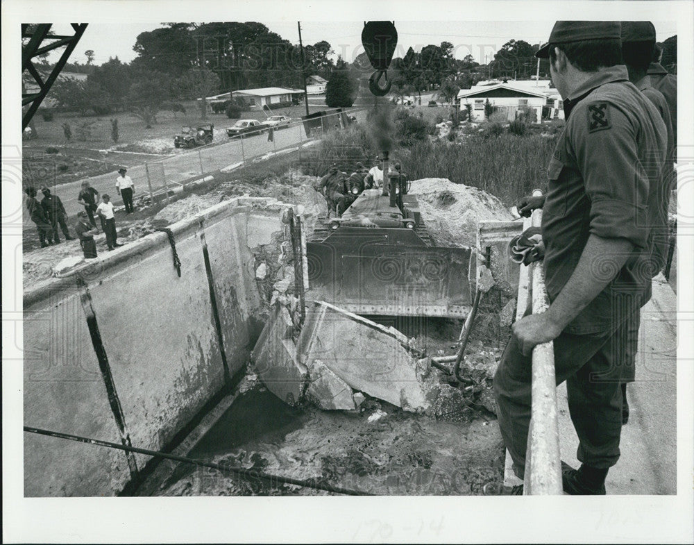 1978 Press Photo Army reserve unit tearing down sewer treatment plant - Historic Images