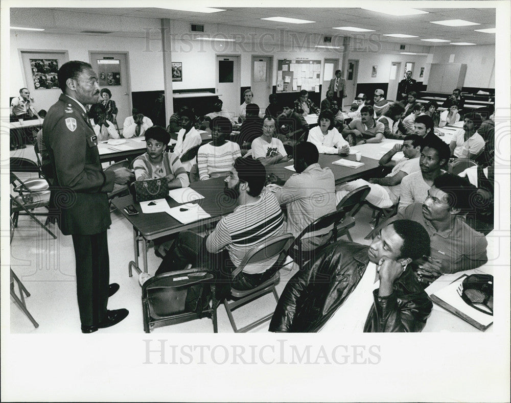 1986 Press Photo U.S. Amry reserves muster. - Historic Images