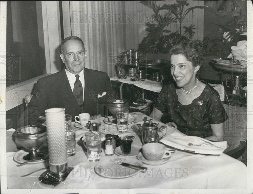 Press Photo General Douglas Mac Arthur & Mrs Mac Arthur in Palm Springs - Historic Images