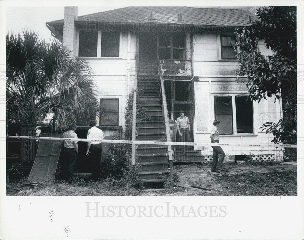 1984 Press Photo Firefighters Inspect Latonis Hotel - Historic Images