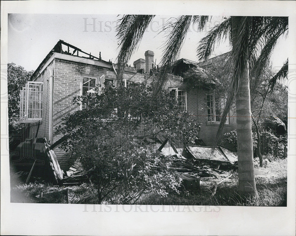 1965 Press Photo damaged house at 1520 North shore Dr - Historic Images