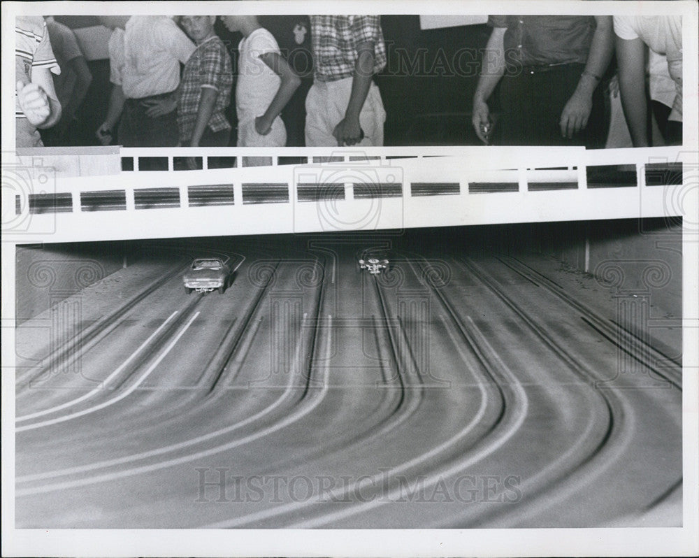 1965 Press Photo Driving And Racing Thrills At Azeala Center-Slot Racing - Historic Images