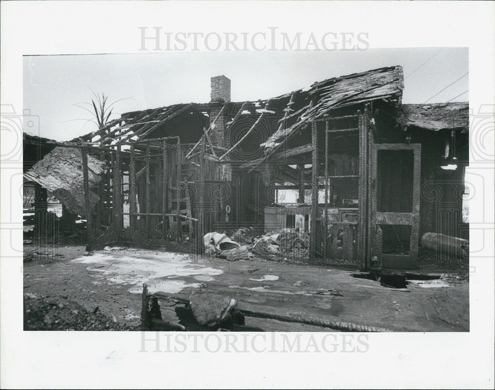 1984 Press Photo Arson Burned  House At 10525 Lake Breeze Dr St Petersburg FL - Historic Images