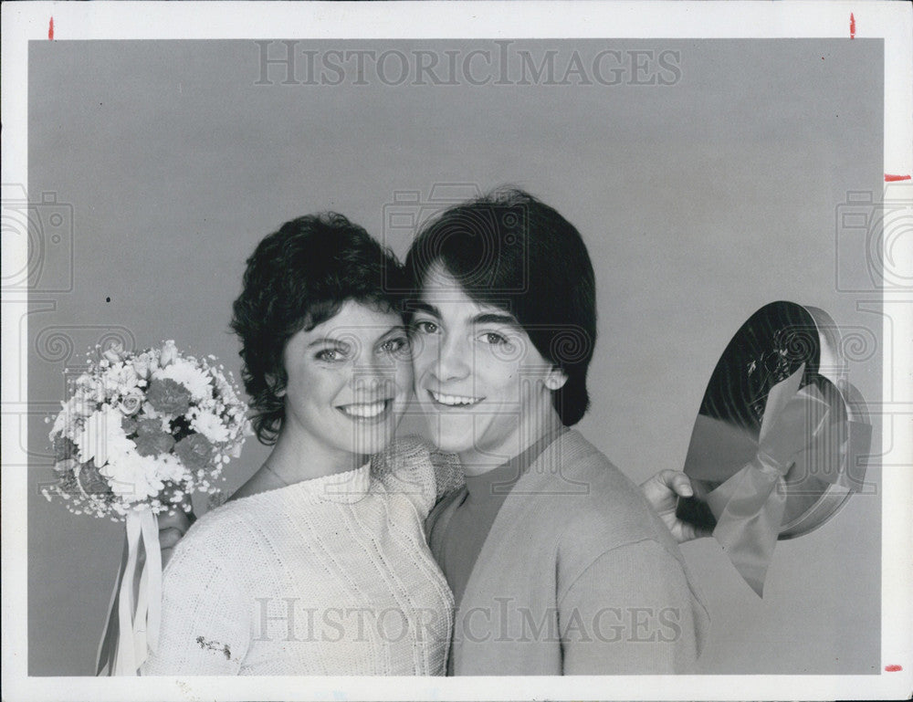 1982 Press Photo Erin Moran And Scott Baio In &quot;Joanie Loves Chachi&quot; - Historic Images