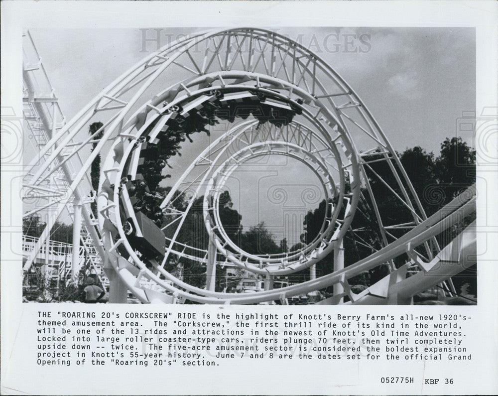 1975 Press Photo Corkscrew Roller Coaster at Knott&#39;s Berry Farm - Historic Images