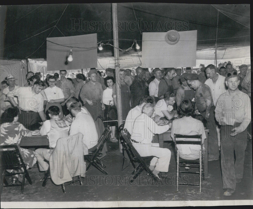 1947 Press Photo Allis-Chalmers Co Workers Vote on Union Plan - Historic Images