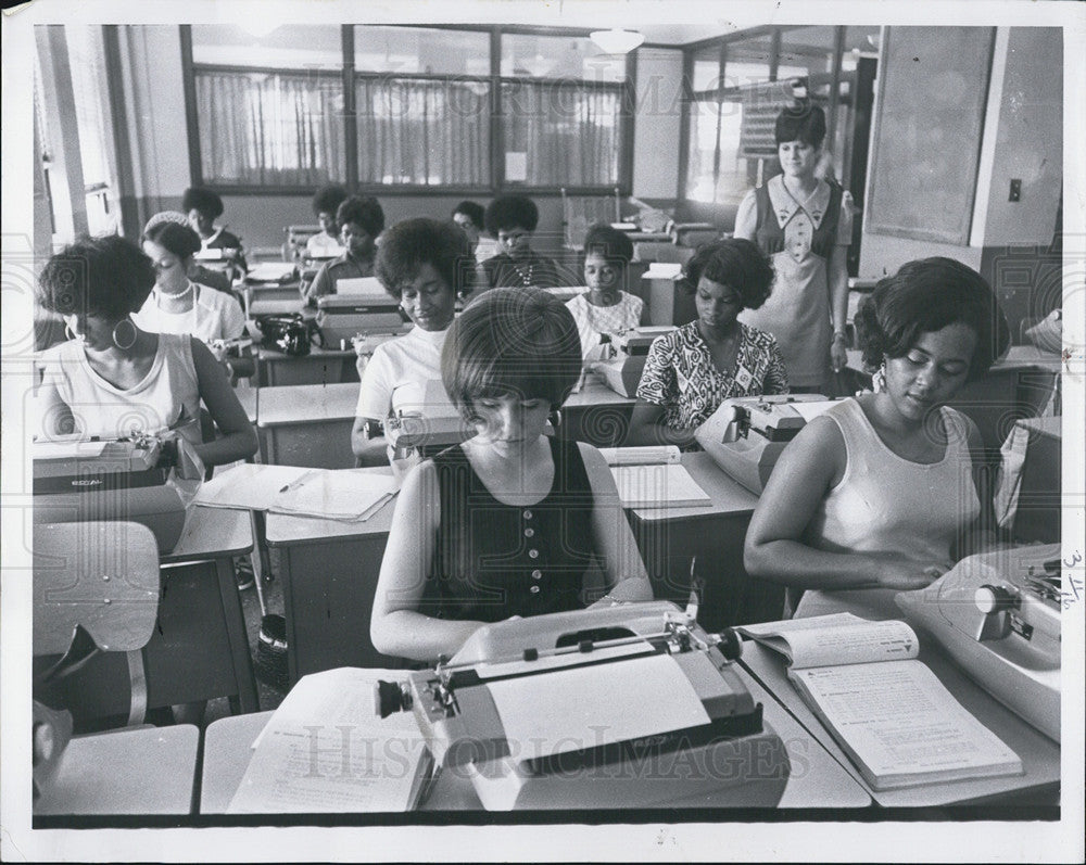 1971 Press Photo Stoddard Parrish Business justice school - Historic Images