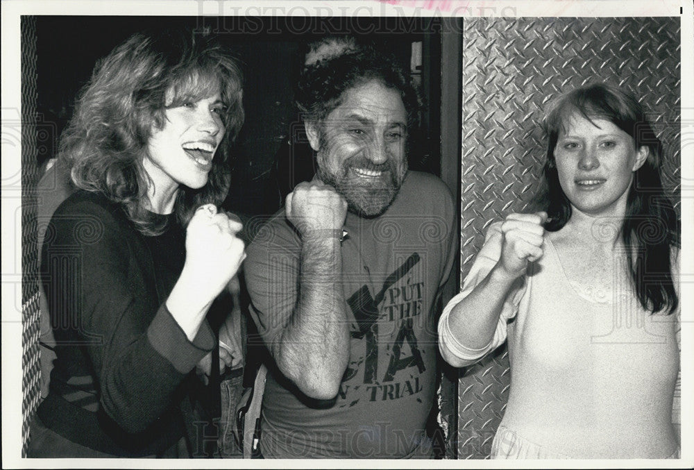 1987 Press Photo Demonstrators with Abbie Hoffman - Historic Images