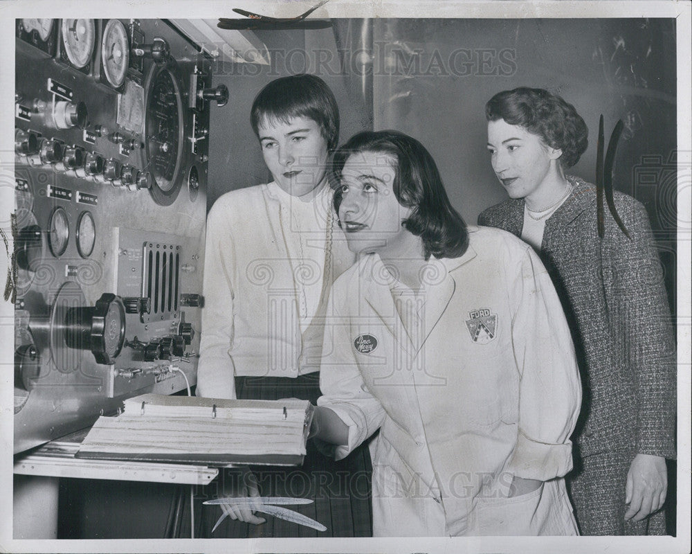 1960 Press Photo Diana Koenig, Dr. Verd Doron, Helen Moffatt Erlich Womens Dept - Historic Images