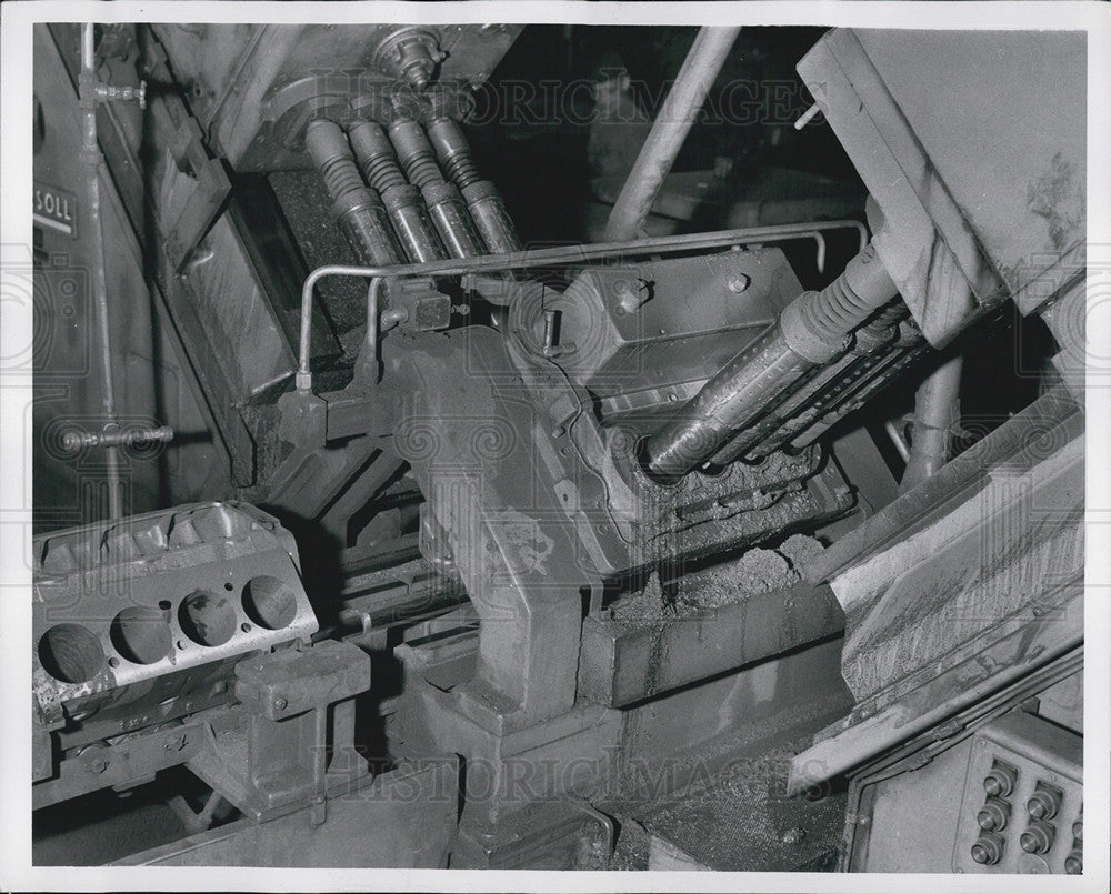 1956 Press Photo Automobile Factory Machines - Historic Images