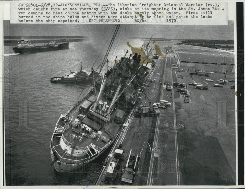 1972 Press Photo Liberian Freighter Oriental Warrior Fire/St. Johns River - Historic Images