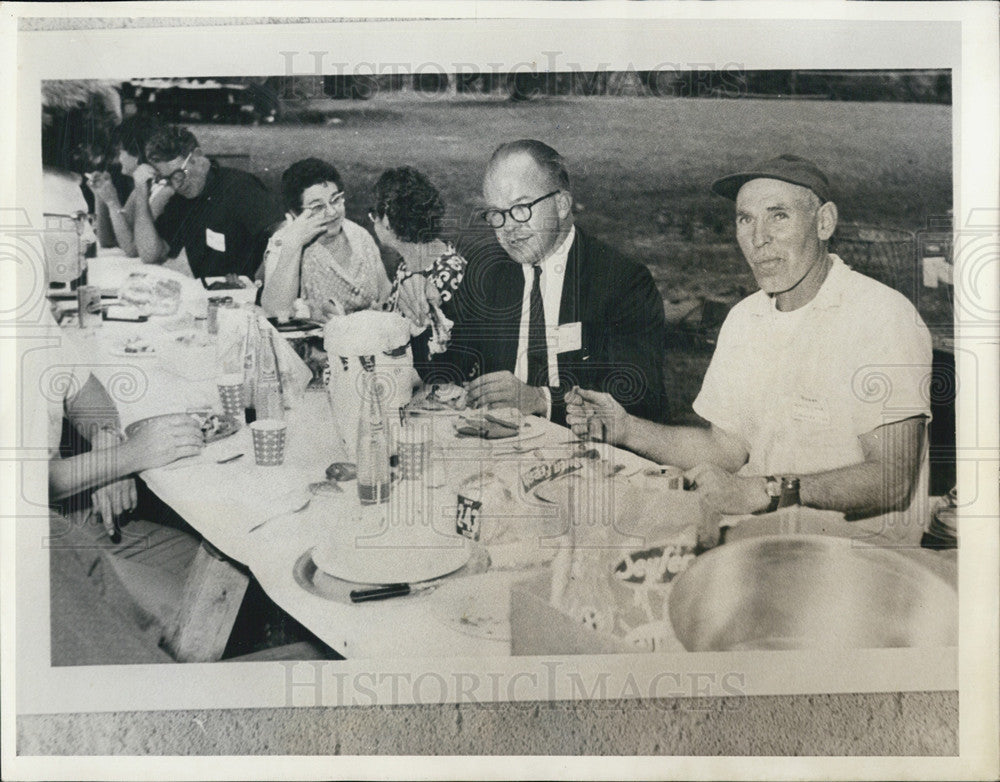 1963 Press Photo Patrick Healy, Representative for Youth Staff of the US Dept. o - Historic Images