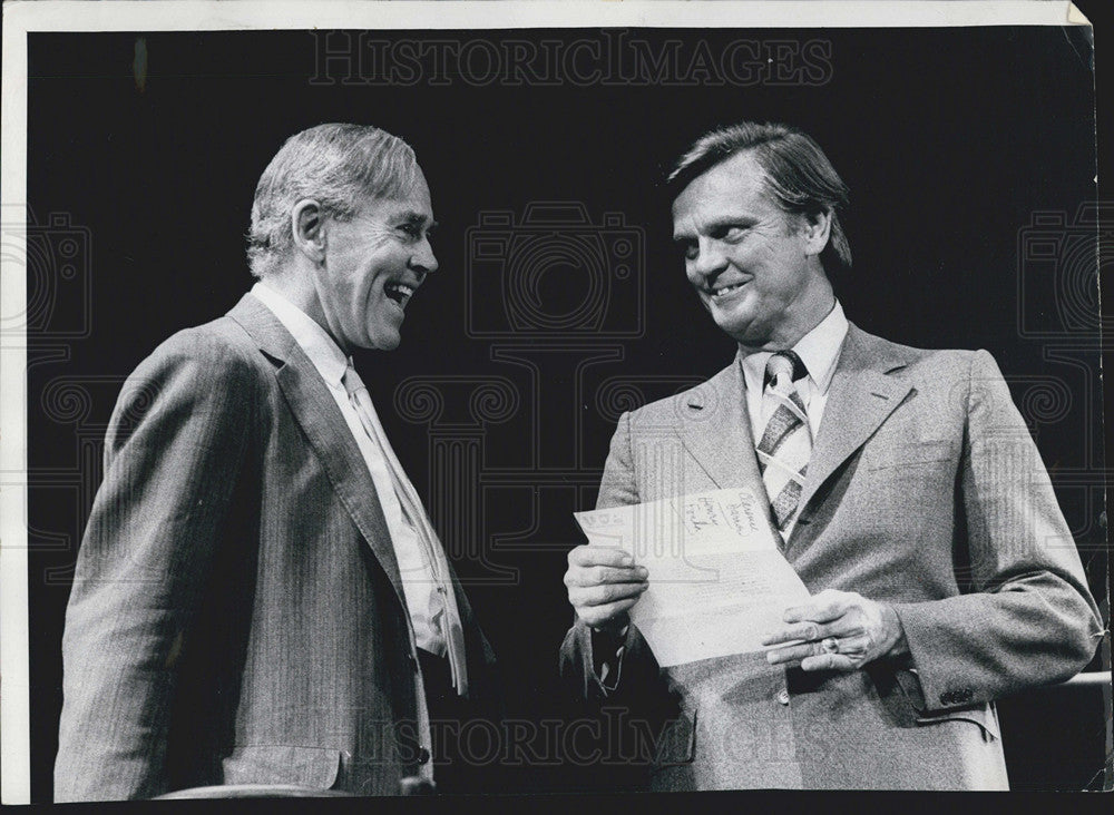 1974 Press Photo Actor Henry Fonda Clarence Darrow receiving award - Historic Images