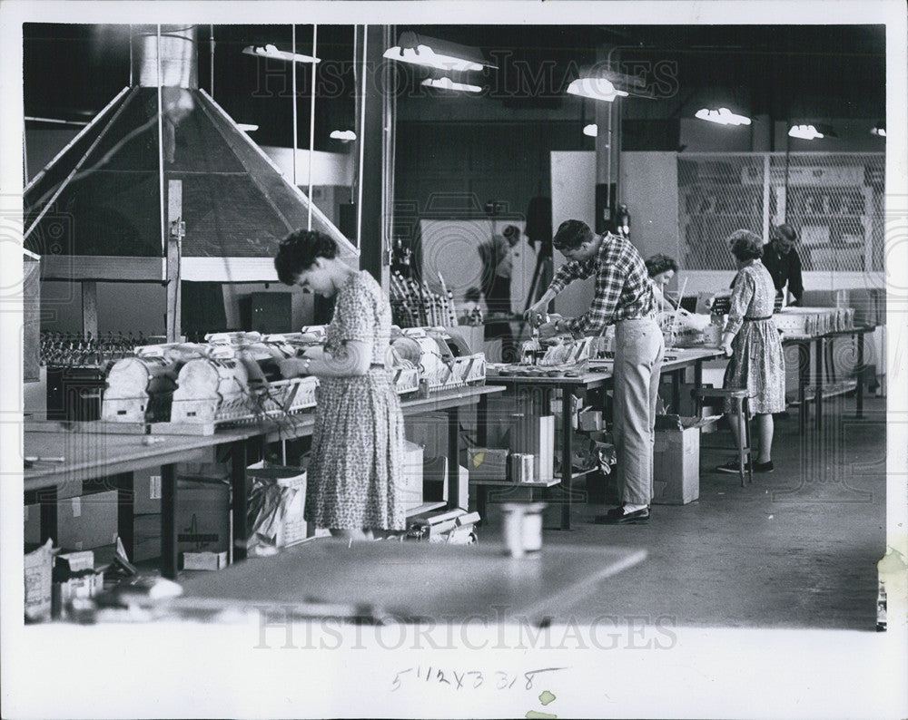 1965 Press Photo Plymouth Factory. - Historic Images