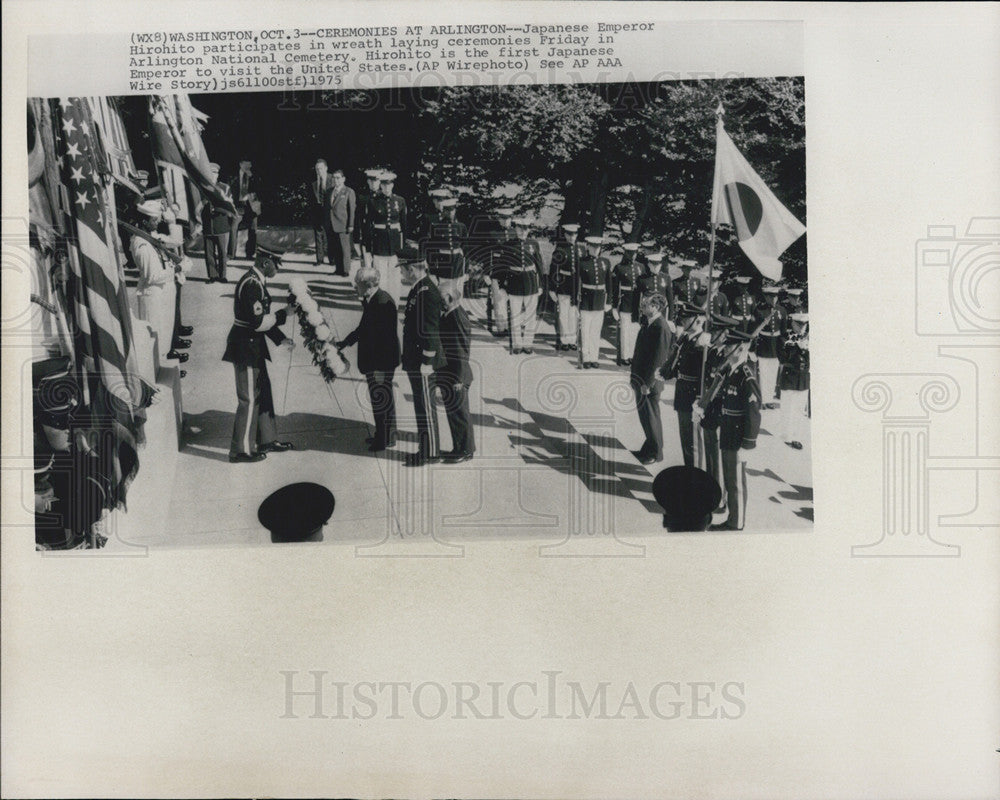 1975 Press Photo Emperor Hiroshito at Arlington Cemetery for wreath laying - Historic Images