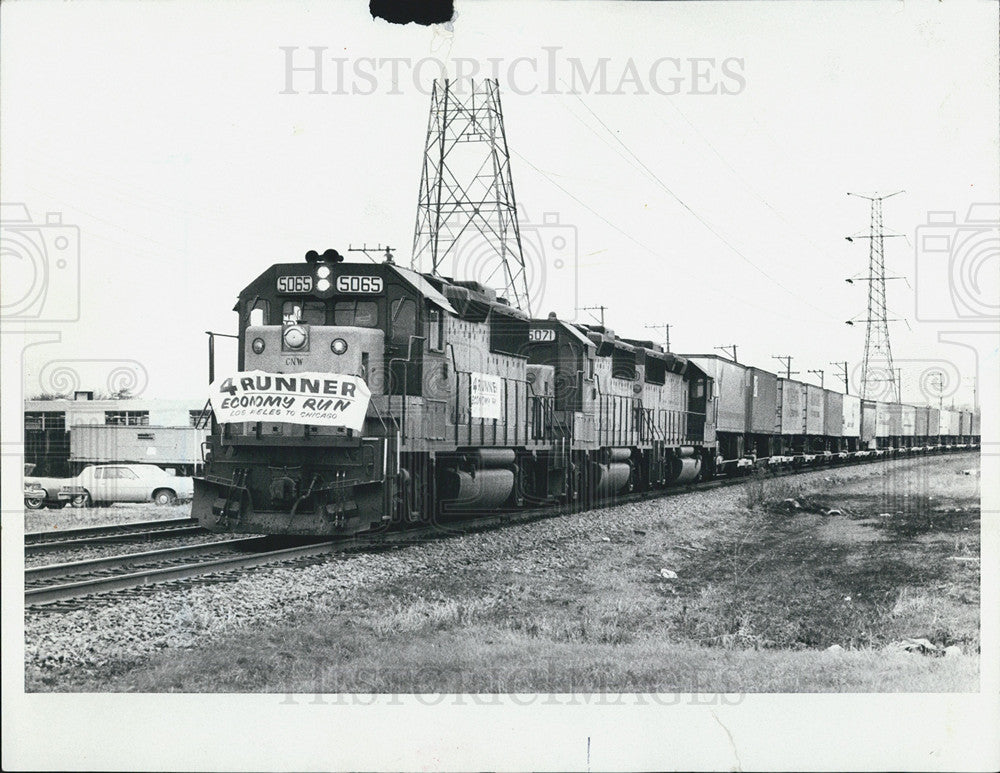 1981 Press Photo Freight Car 4-Runner Chicago North Western Train - Historic Images