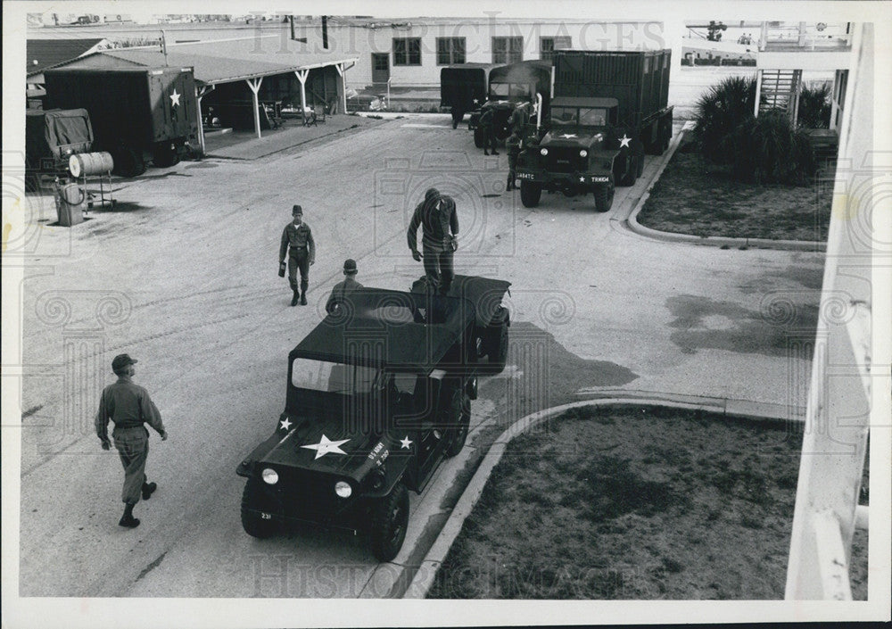 1968 Press Photo Army Reserves leave for Virginia - Historic Images