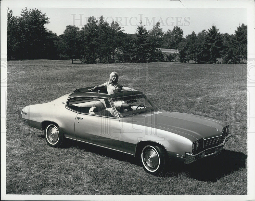 1971 Press Photo Buick Skylark 350 Sun Coupe featuring a folding vinyl sunroof - Historic Images