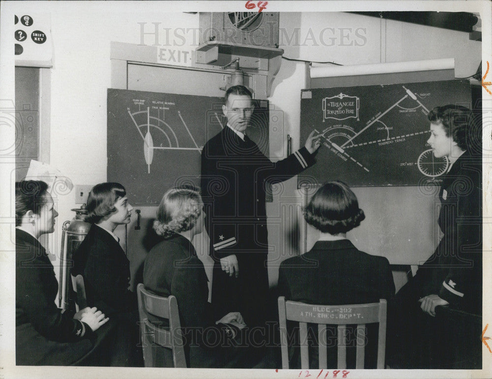 1966 Press Photo WAVE Officers learn about Navigation at Officer&#39;s School - Historic Images